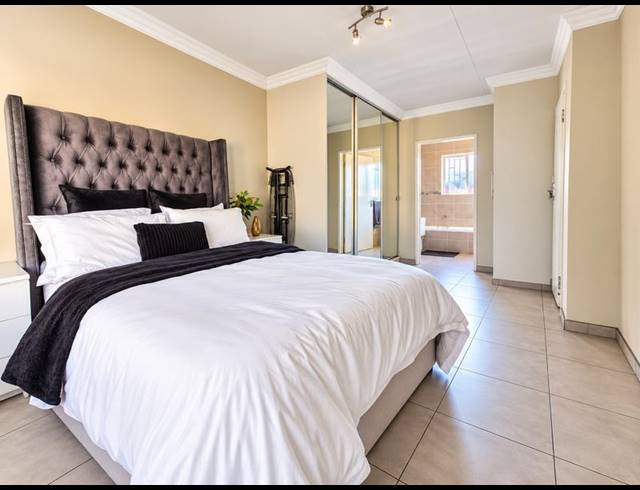2 BEDROOM PROPERTY TO RENT IN DIE HOEWES
